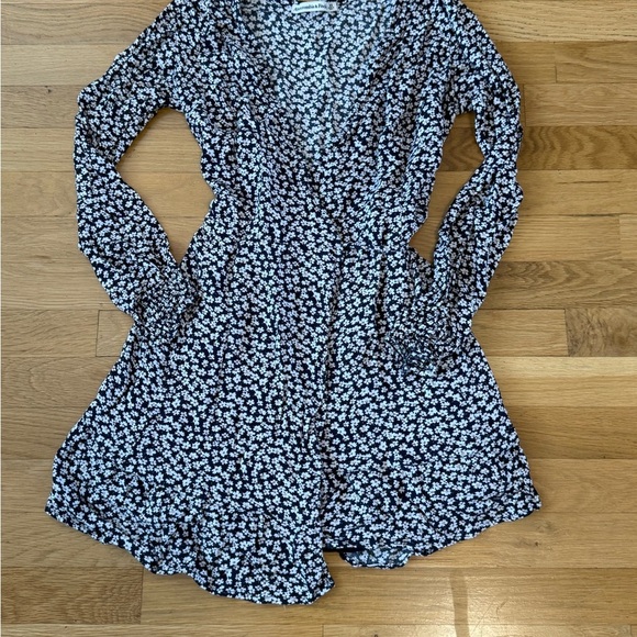 Abercrombie & Fitch Dresses & Skirts - Abercrombie & Fitch Womens Wrap Dress Size XS Floral Boho Mini